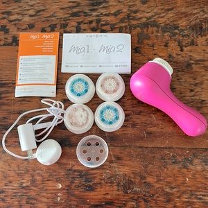 CLARISONIC MIA 2 -GENTLY USED, 5 BRUSHES AND CHARGER INCLUDED